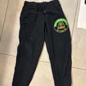 Avatar women’s xs jogger Sweatpants with Green Logo earth kingdom